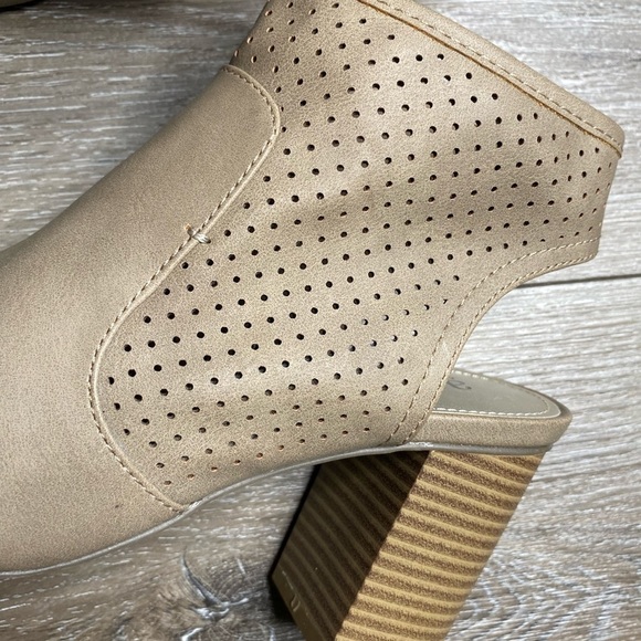 a.n.a A New Approach Women’s Brown Peep Toe Booties Tasha 7M - Picture 13 of 16